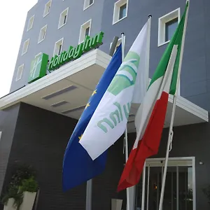 4* فندق هوليداي إن ميلان نورد زارا